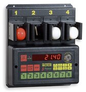 Horloge  tarif oraire avec plusiers places pour le jeu de boules-ptanques avec le contrle de 4 cochonettes 35-40mm